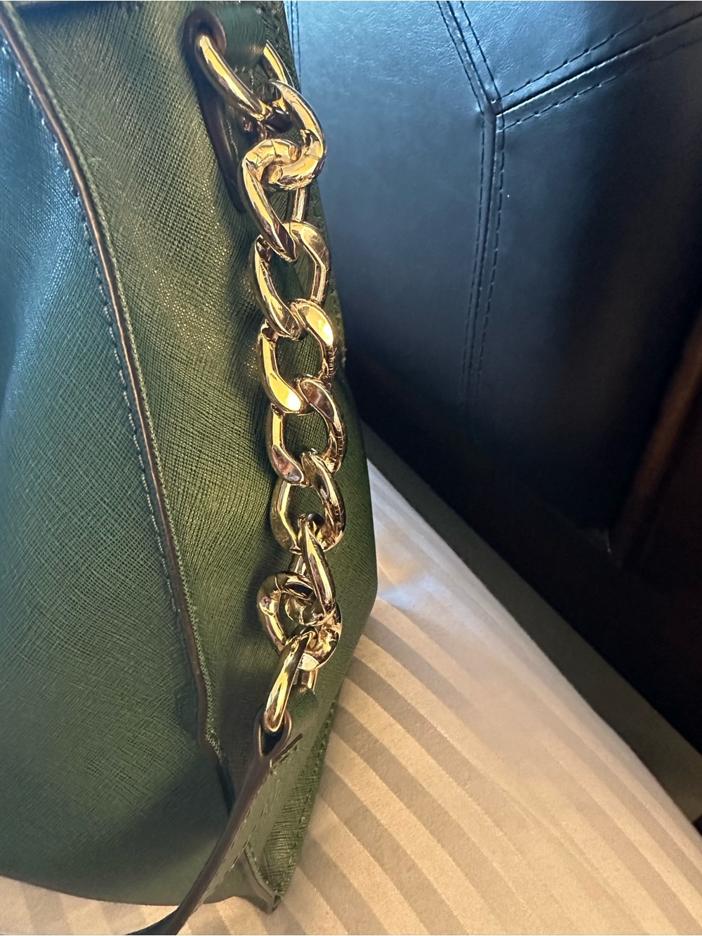 Michael Kors Emerald Green Saffiano Tote with Gold Hardware - Picture 3 of 9